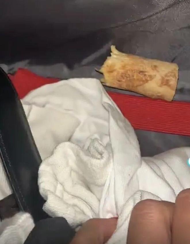 !毛孩子偷偷塞了件东西全网都被暖哭了…开元棋牌app出差打开行李箱直接泪崩(图1) !毛孩子偷偷塞了件东西全网都被暖哭了…开元棋牌app出差打开行李箱直接泪崩(图1)