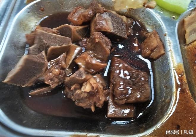 晒出孩子午餐满屏骨头块让人心酸开元棋牌“简直是耻辱”上海家长(图7) 晒出孩子午餐满屏骨头块让人心酸开元棋牌“简直是耻辱”上海家长(图7)